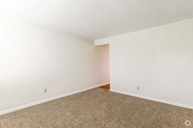2 Bed/ 1 Bath Townhome w/ basement - Living Room