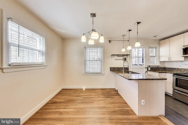 Photo - 1900 R St SE