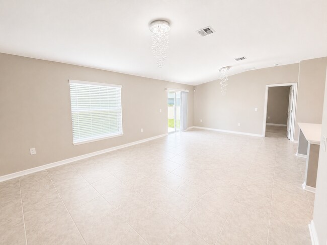 Charming 3-Bed Oasis with 2 Baths and 1,555 Sq Ft of Comfort in Haines City!