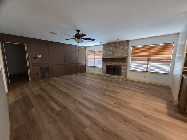 Photo - 14718 Earlswood Dr