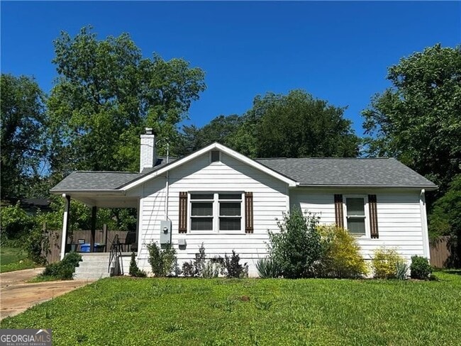 Building Photo - 1611 Wellswood Dr SE