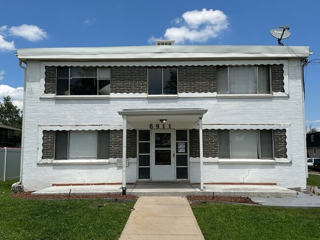 Photo - Updated 1 bedroom/1 bath in Edgewater! 1st floor Unit! Secure Building- Off Street Parking Unit 6