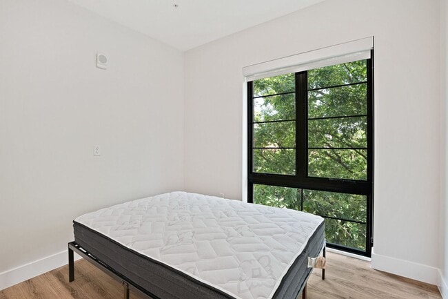 Cypress on Vine Furnished Rooms