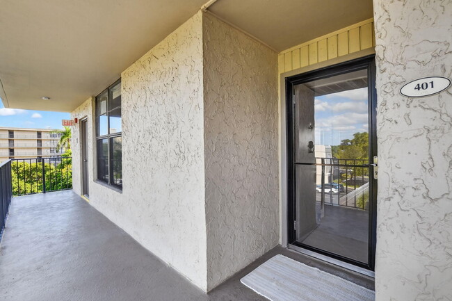 Photo - 14 Royal Palm Way Unidad 401