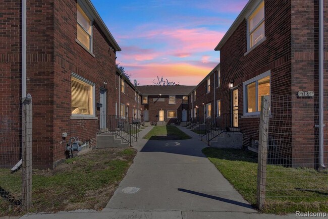 Building Photo - 764 Woodmere St