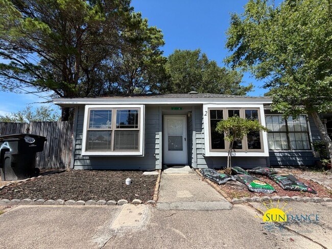 Building Photo - 2 Viking Dr NW