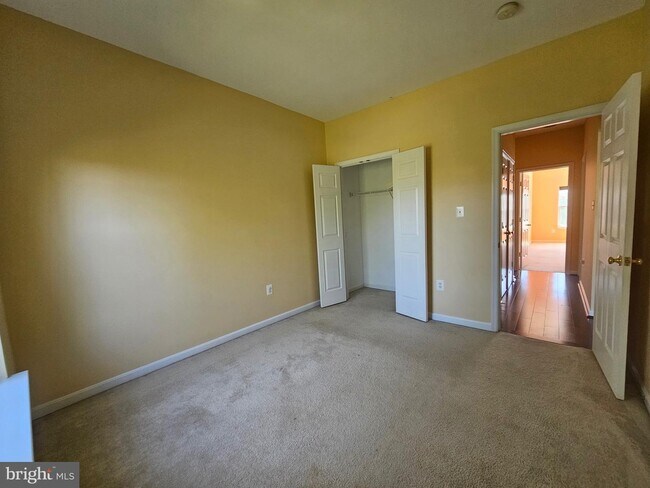 Photo - 44259 Huron Ter