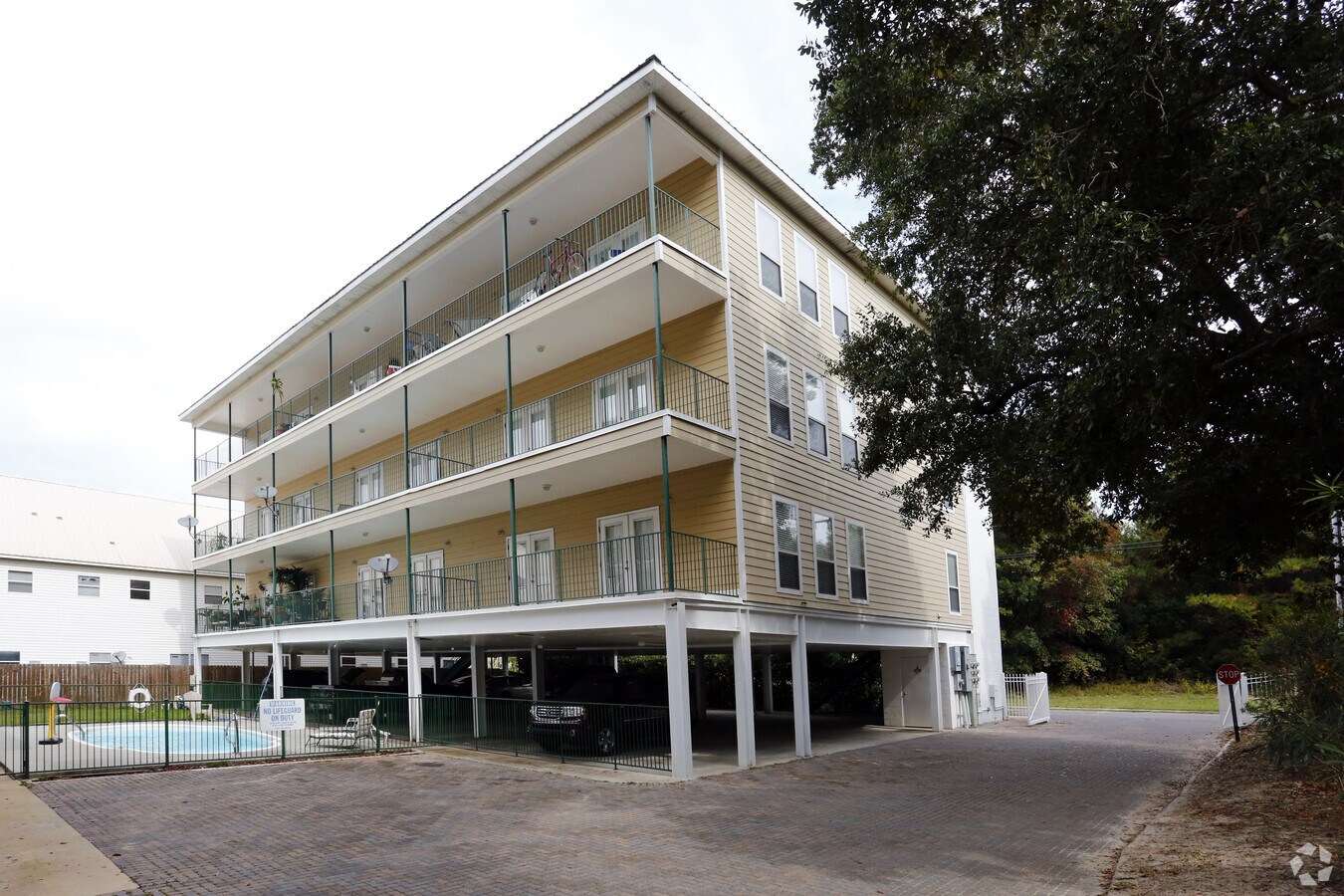 Photo - 183 McDonnell Ave Apartments