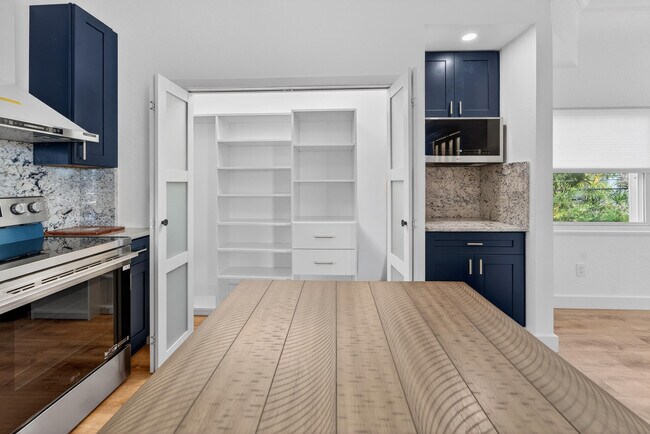 Photo - 300 E 24th St