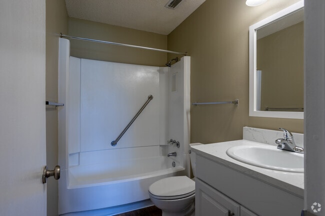 2 habitaciones, 2 baños, East Bay, 1000 pies cuadrados - East Bay Apartments