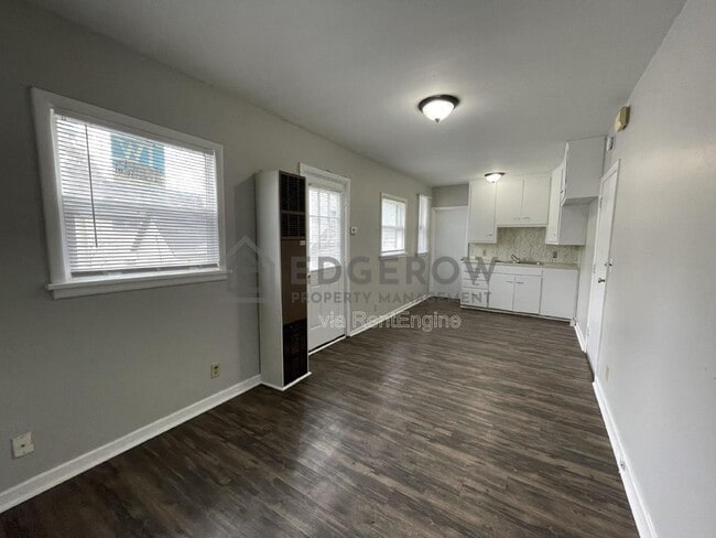 Photo - 114 Strong Ave Unit 4