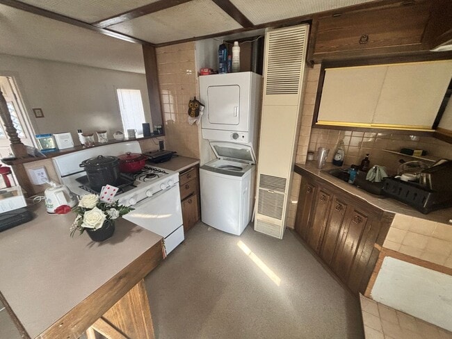 Photo - 857 N Hodgeman St