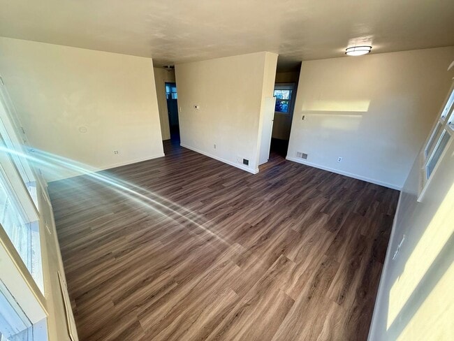 Photo - 3 Bedroom, 2 Bathroom WITH a Move in Special!