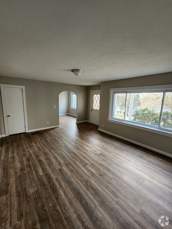 Building Photo - Newly Remodeled 6 Bedroom 1.5 Bath - Willi... Rental