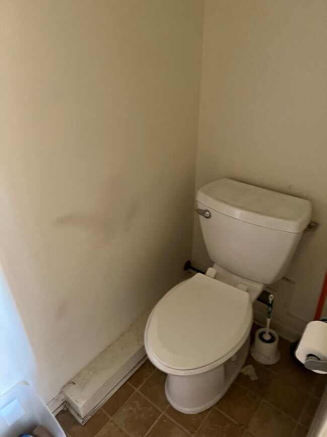 Photo - 127 College Pl - Utilities Included