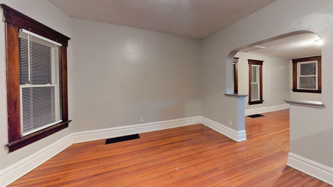 Photo - 1410 Indianola Ave Unit F