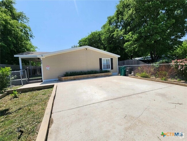Building Photo - 922 Ashwood Dr Rental