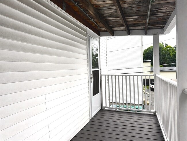 40 Almont St