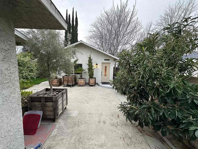 Photo - 7713 Owensmouth Ave