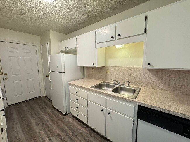 Photo - 1301 Willow Springs Rd Unidad A