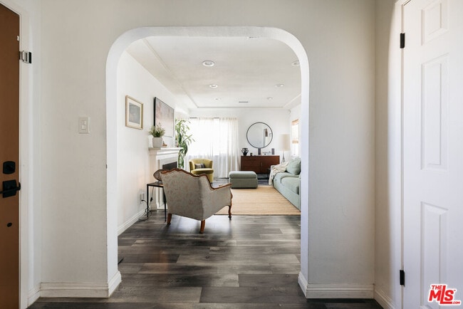 Photo - 1916 W 94th St