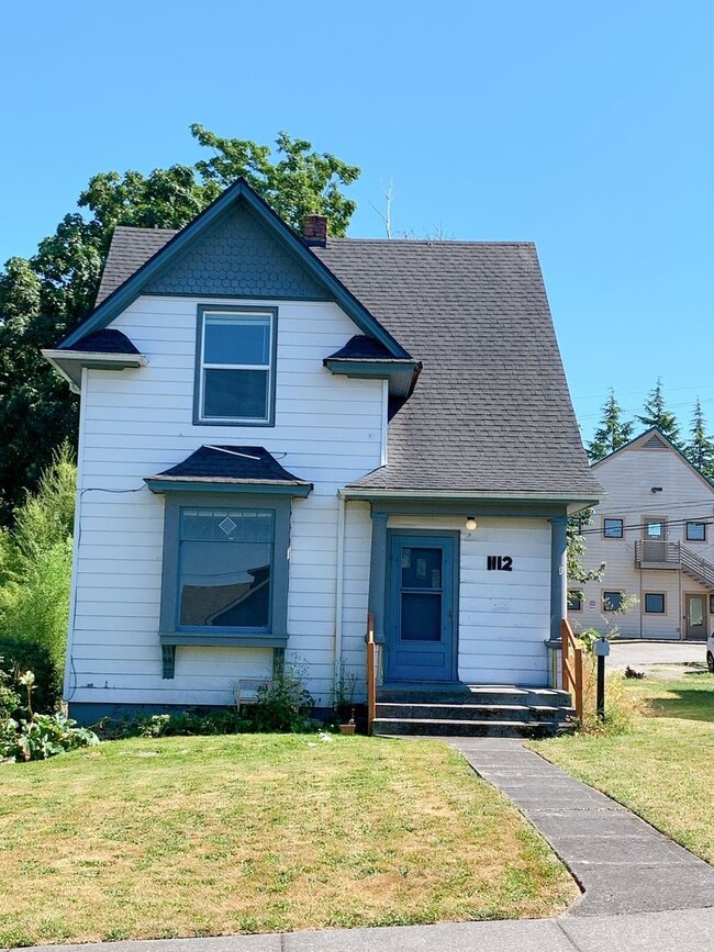 Photo - Classic 4 bdrm/2 bath High St home, right in the heart of Student Row! Unidad 1112 High St