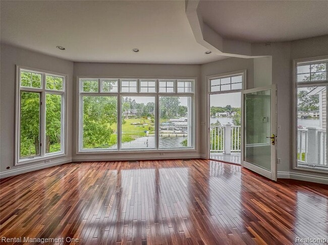 Photo - 5742 Putnam Dr