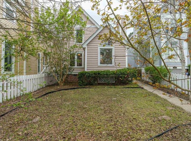 Photo - Gorgeous Renovated Home with Modern Finishes & Gated Community Amenities
