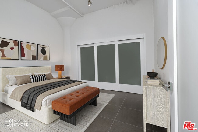 Photo - 939 S Broadway