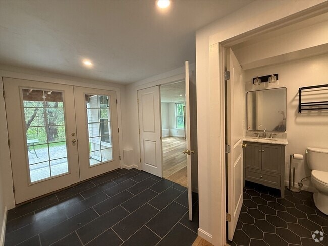 Building Photo - 107 Parker St Unit 1 Rental