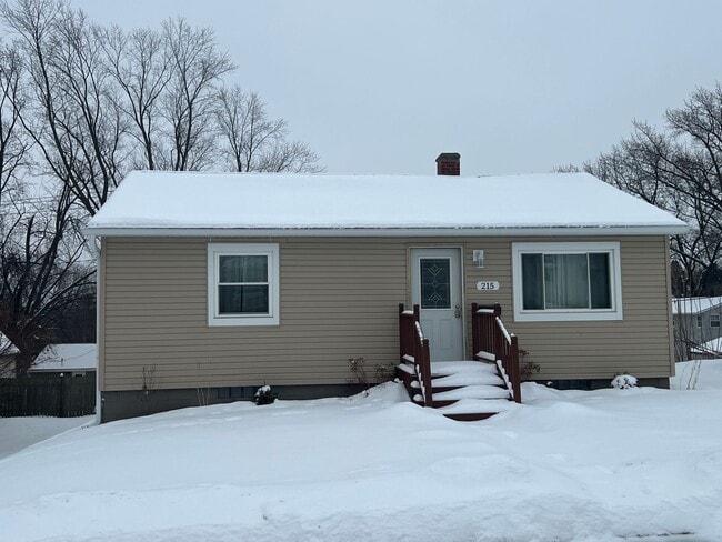 Photo - Click the “Apply Now” button or email wapmrentals@gmail.com for a prompt response.