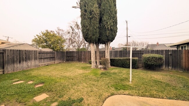 Photo - GREAT LOOKING 2BD / 1BTH DUPLEX W/ SPACIOUS BACKYARD!