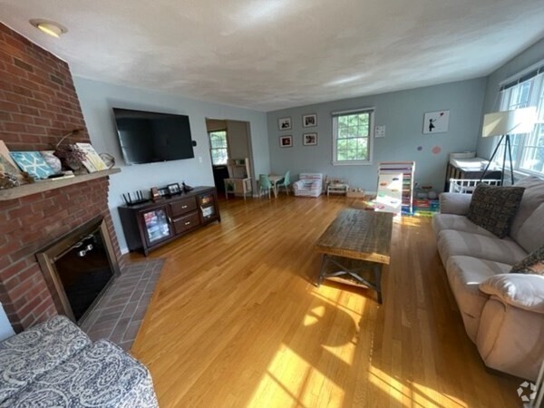 Building Photo - 22 Lothrop St Unit 1 Rental