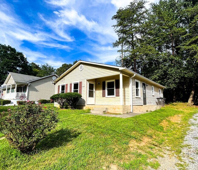 Cute 3 Bedroom 1 Bathroom in Winston Salem Rental For Rent in Winston