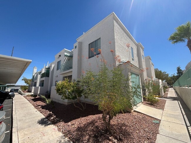 Building Photo - 7100 W Pirates Cove Rd Unit 2041