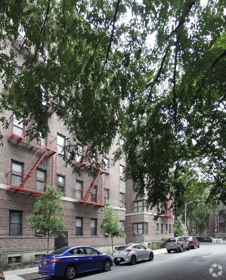 Photo - 20 Dongan Place