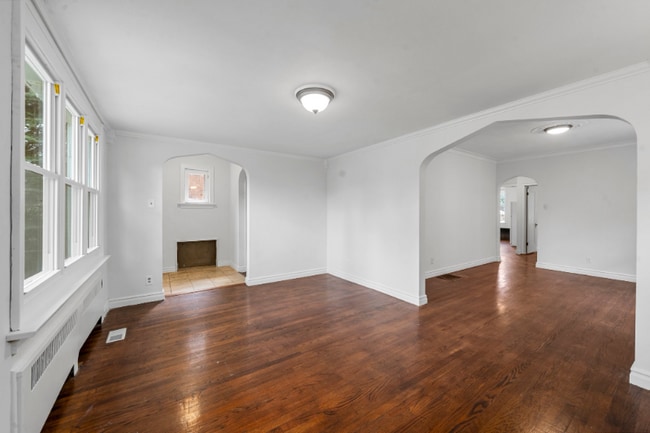 Photo - 3752 Taft Ave