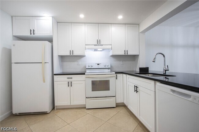 1083 Forest Lakes Dr Unit 206