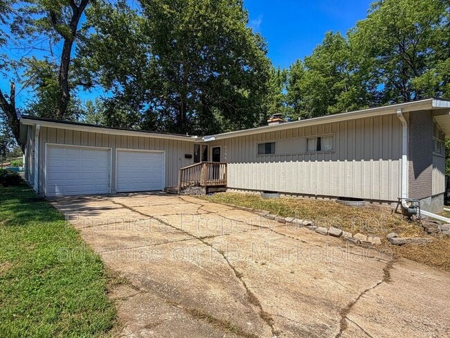 Building Photo - 6306 Fairlane Dr