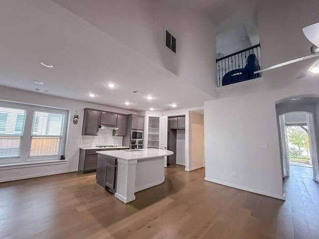 Photo - 112 Rosebush Dr