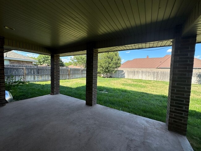 Photo - Spacious and nicely located on a cul-de-sac street 3 bedroom 2 bathroom home for rent.