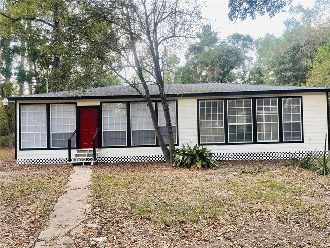 Photo - 16643 Lake Cir