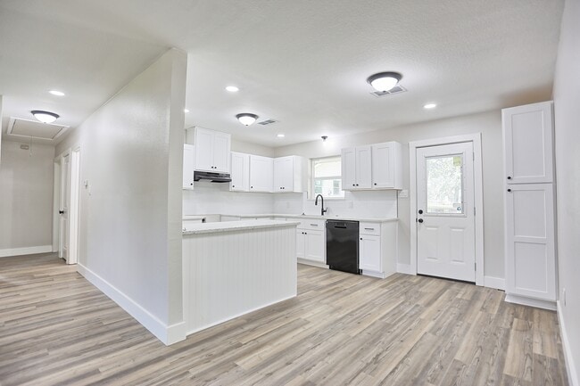 Building Photo - 704 Natchez River Cir Rental