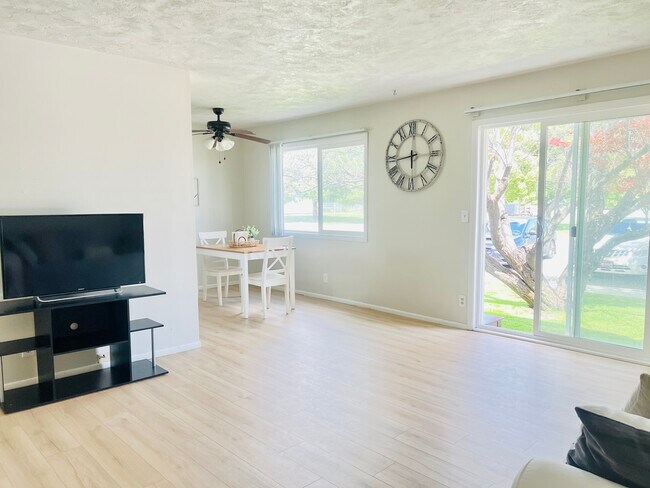 Living Room - 730 Tyra Dr Unit 730