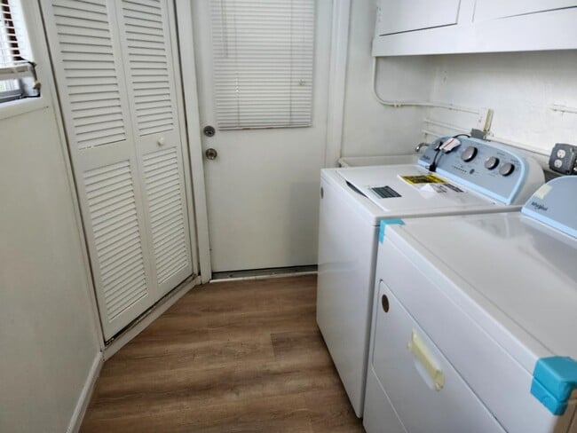 Photo - 319 SE 11th Ave