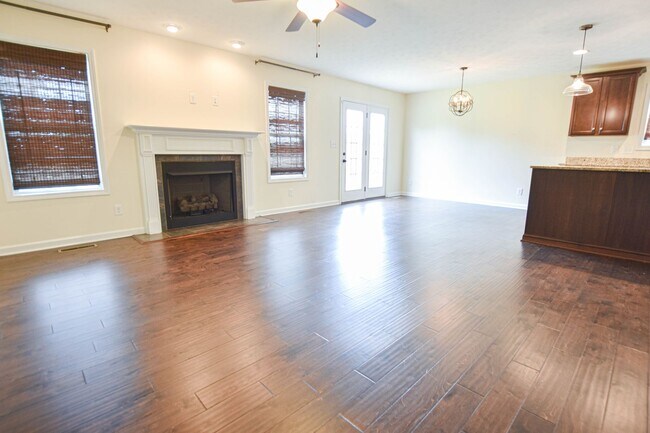 3561 Aurora Dr