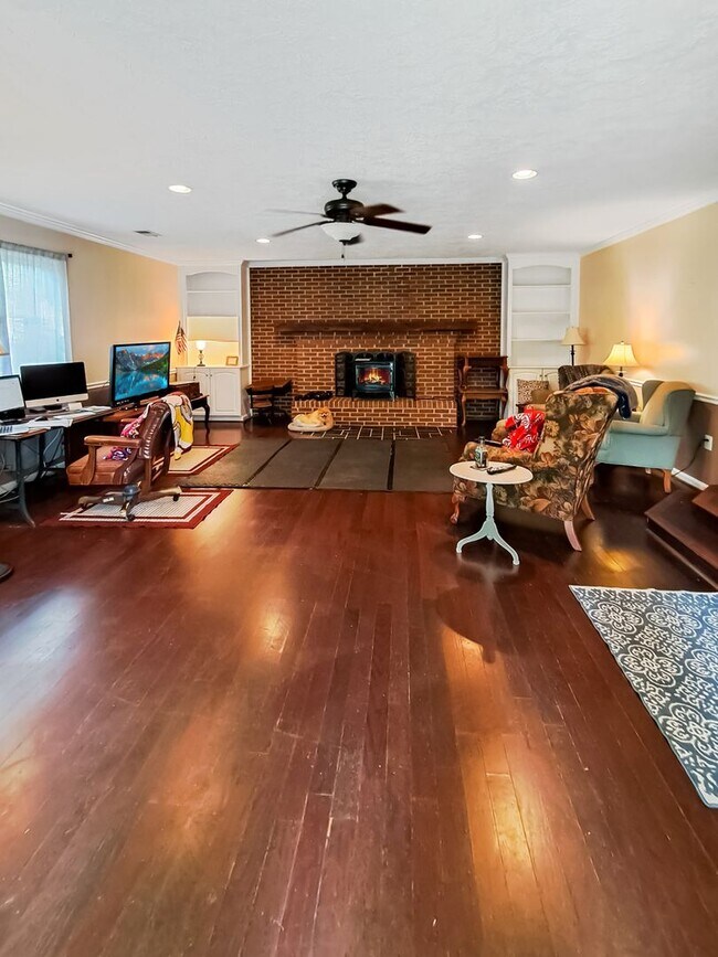 Photo - Pet Friendly and Spacious Rambler located ...