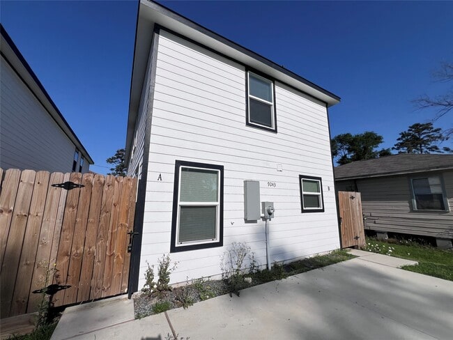 Building Photo - 9243 Seeker St Unit B Rental