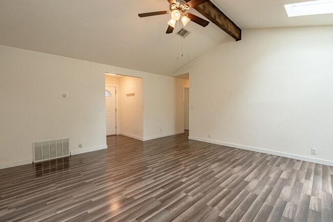Photo - 1001 Echo Ln