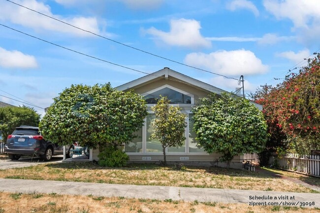 Building Photo - 649 Kearney St Rental